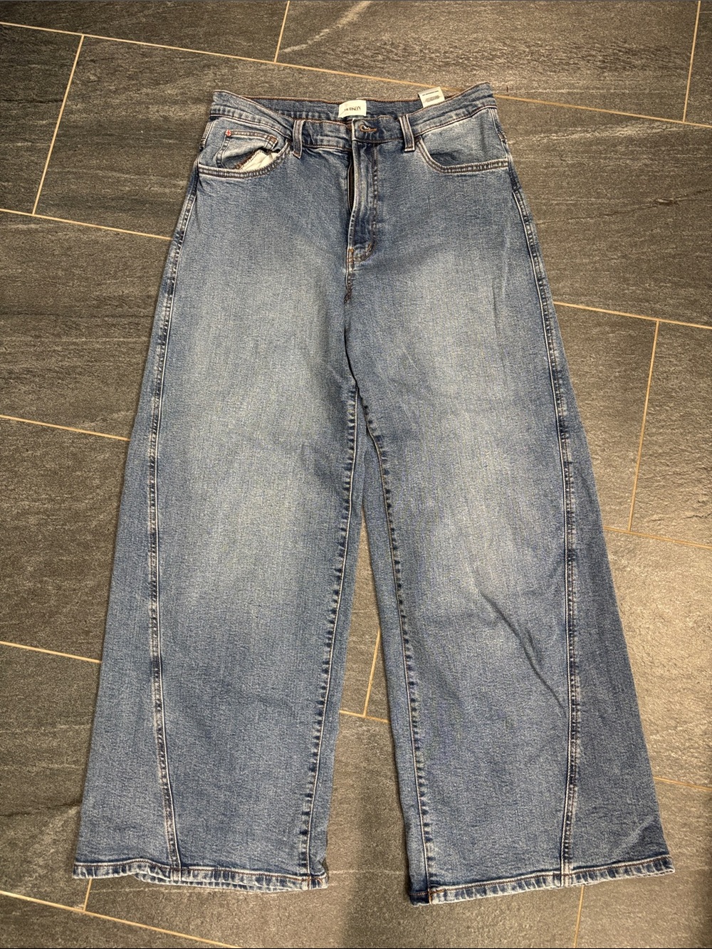 hudson Jaime HR FRWD seam wide leg Emily jeans